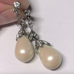 ✨🛍✨ Teardrop pearl drop earrings